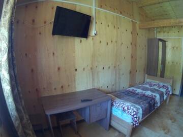 Фото номера Четырехместный номер с удобствами Гостиница  Байкал 1 г. Листвянка 21