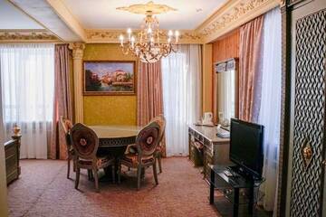 Фото номера Высшая категория Джуниор Сюит &amp;quot;Премиум&amp;quot;- Двухместный DBL с балконом, с видом на Байкал Гостиница Легенда Байкала г. Листвянка 6