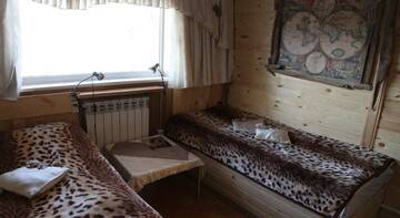 Фото номера Двухместный номер с 2 отдельными кроватями и общей ванной комнатой Гостиница Никола Отель г. Листвянка 4